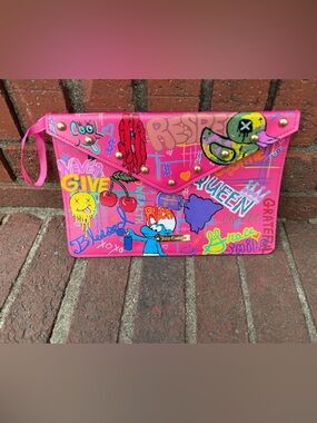 🎨 Hand-painted - Graphic Envelope Wristlet Clutch